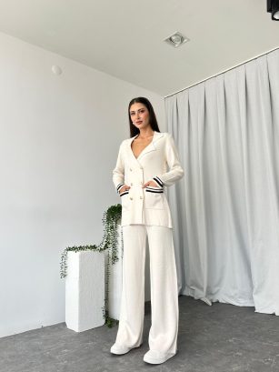 Düğmeli Krem Rengi Triko Takım