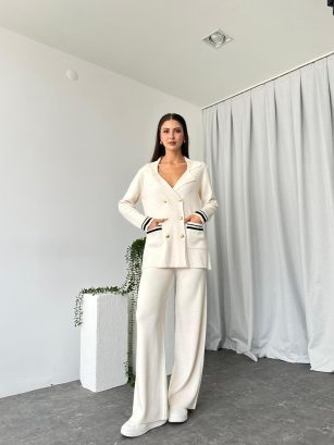 Düğmeli Krem Rengi Triko Takım