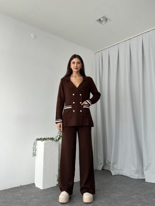 Düğmeli Kahverengi Rengi Triko Takım