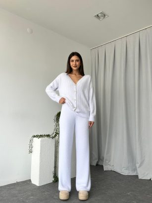 Yumuşacık Beyaz Triko Takım