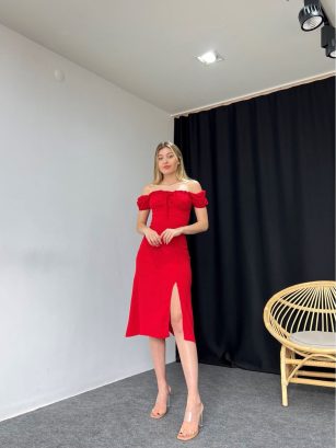 Kırmızı Yırtmaçlı Elbise