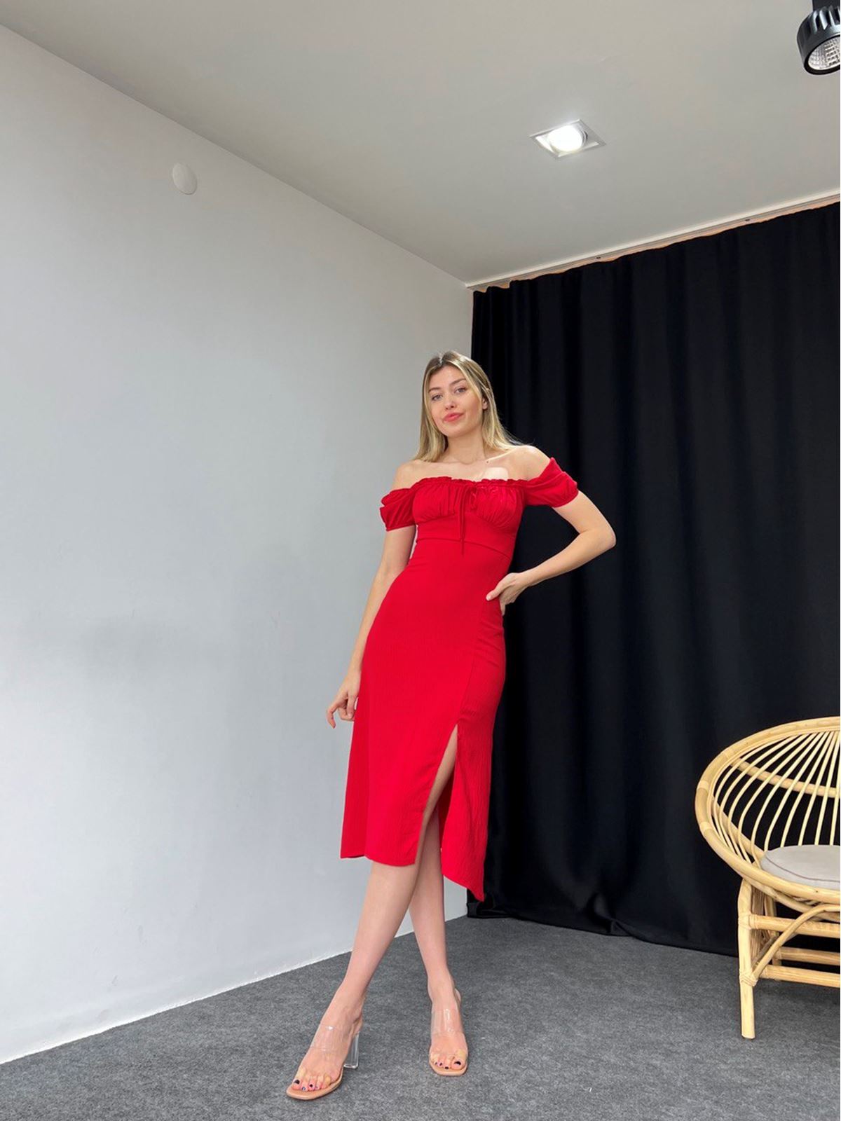 Kırmızı Yırtmaçlı Elbise - Görsel 5