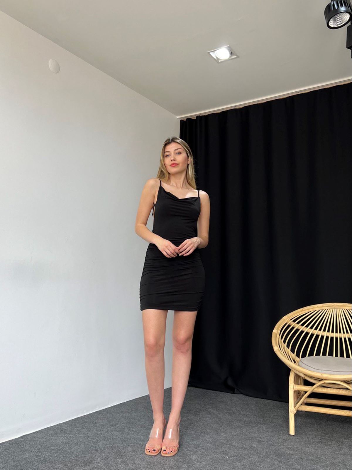 Degaje Yaka Siyah Elbise - Görsel 4