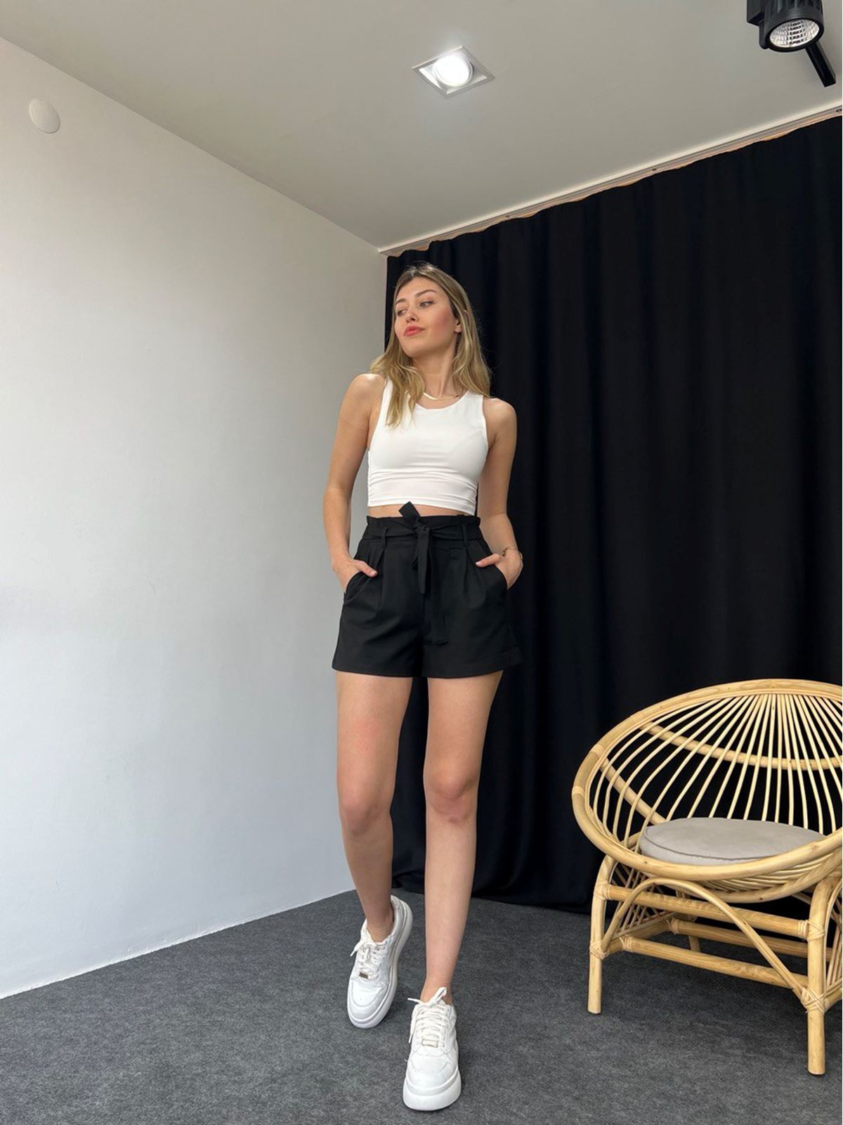 Orijinal Marka Kuşaklı Siyah Şort - Görsel 4