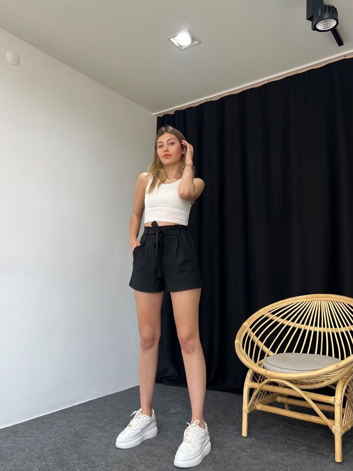 Orijinal Marka Kuşaklı Siyah Şort