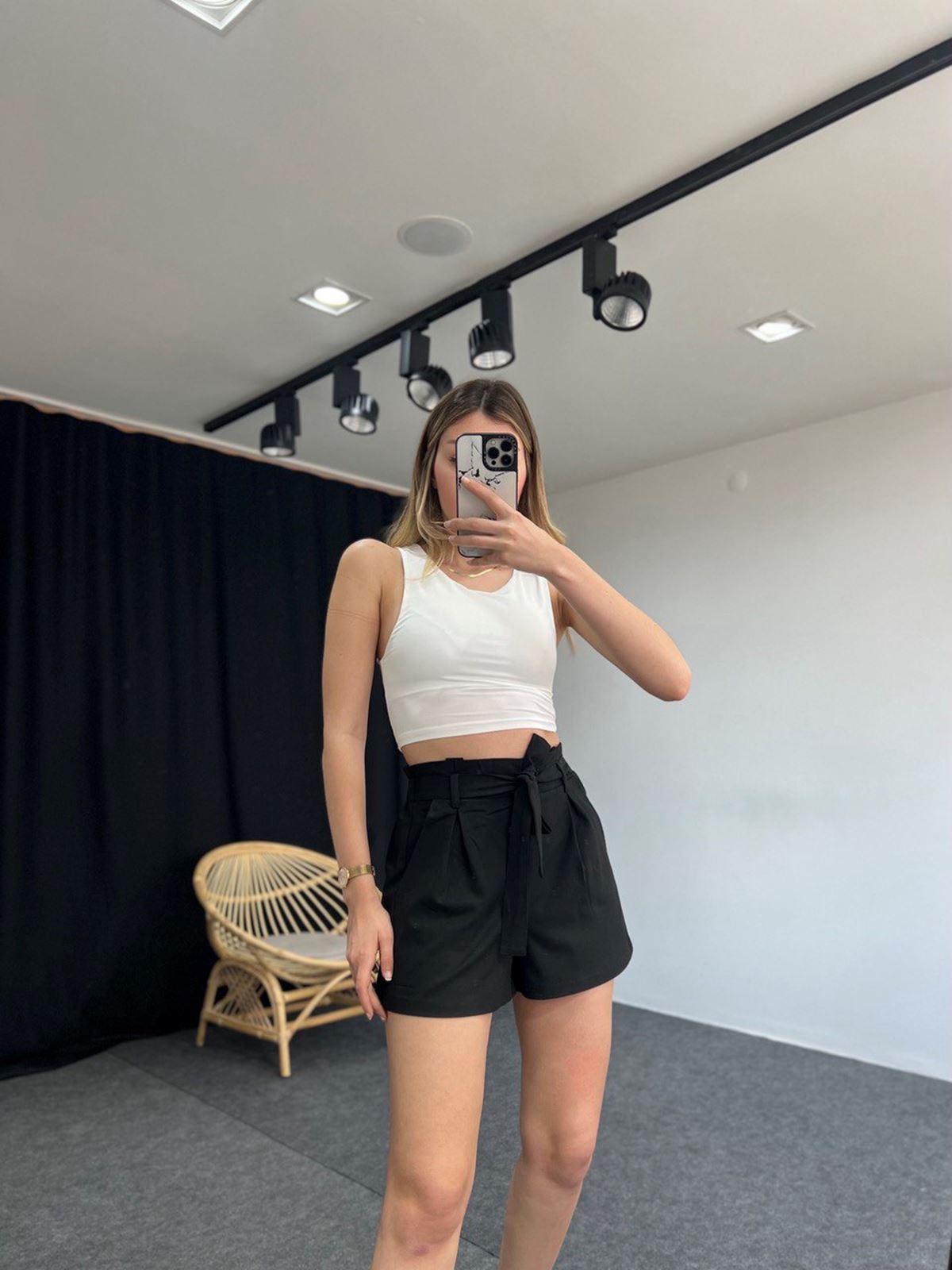 Orijinal Marka Kuşaklı Siyah Şort - Görsel 2