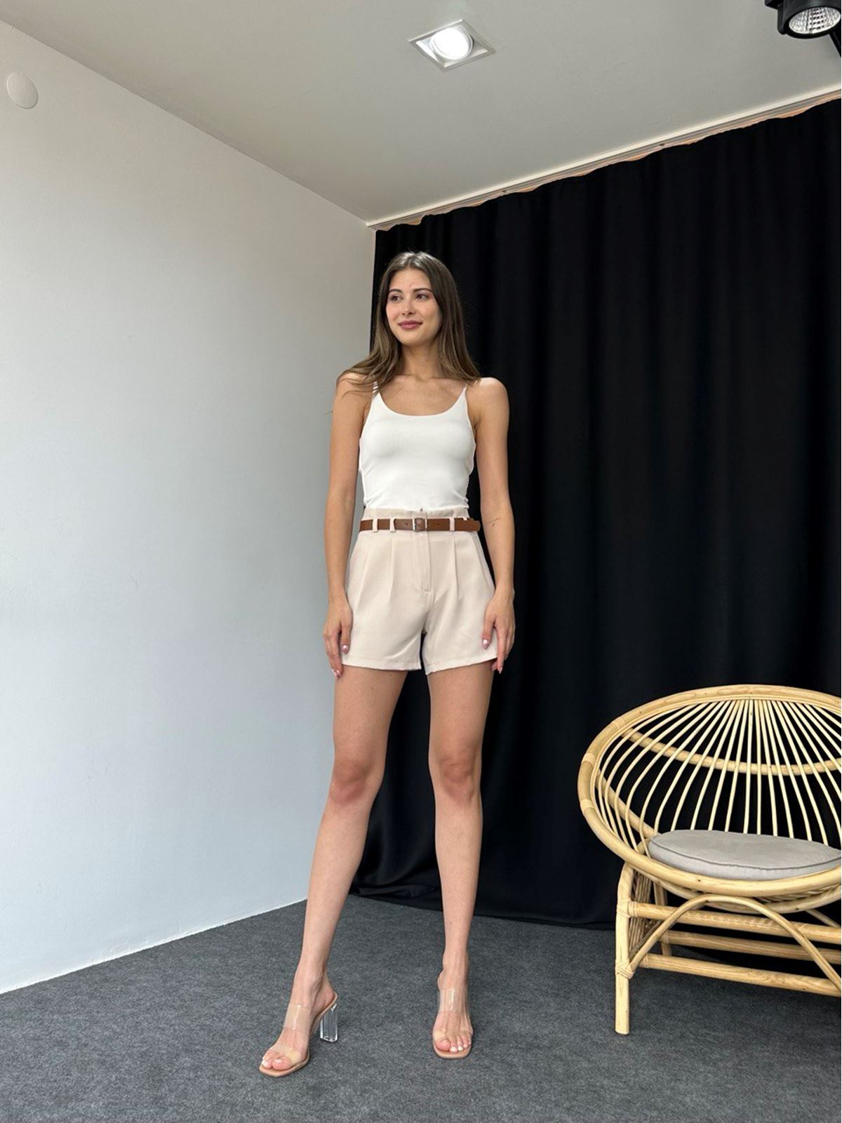 Taş Rengi Pileli Şort - Görsel 3