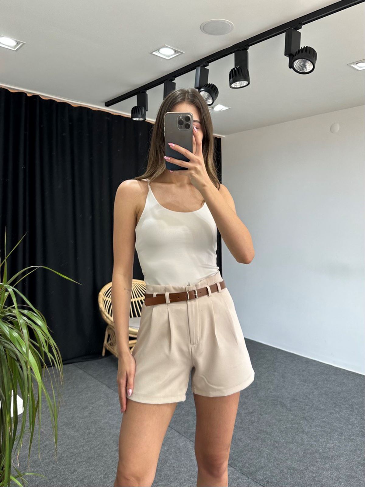 Taş Rengi Pileli Şort - Görsel 2