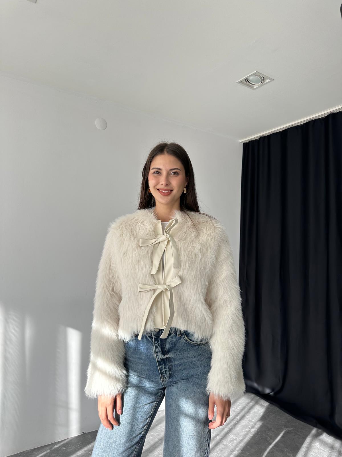 Kadın Krem Deri Fiyonk Detaylı Kürk