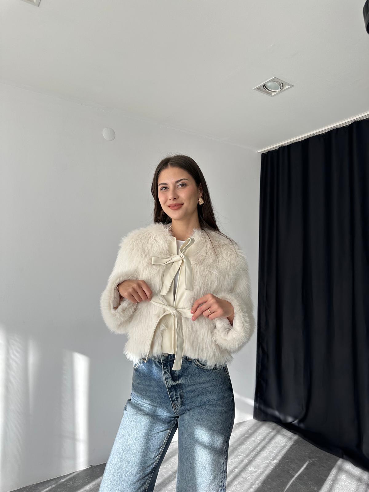 Kadın Krem Deri Fiyonk Detaylı Kürk - Görsel 3