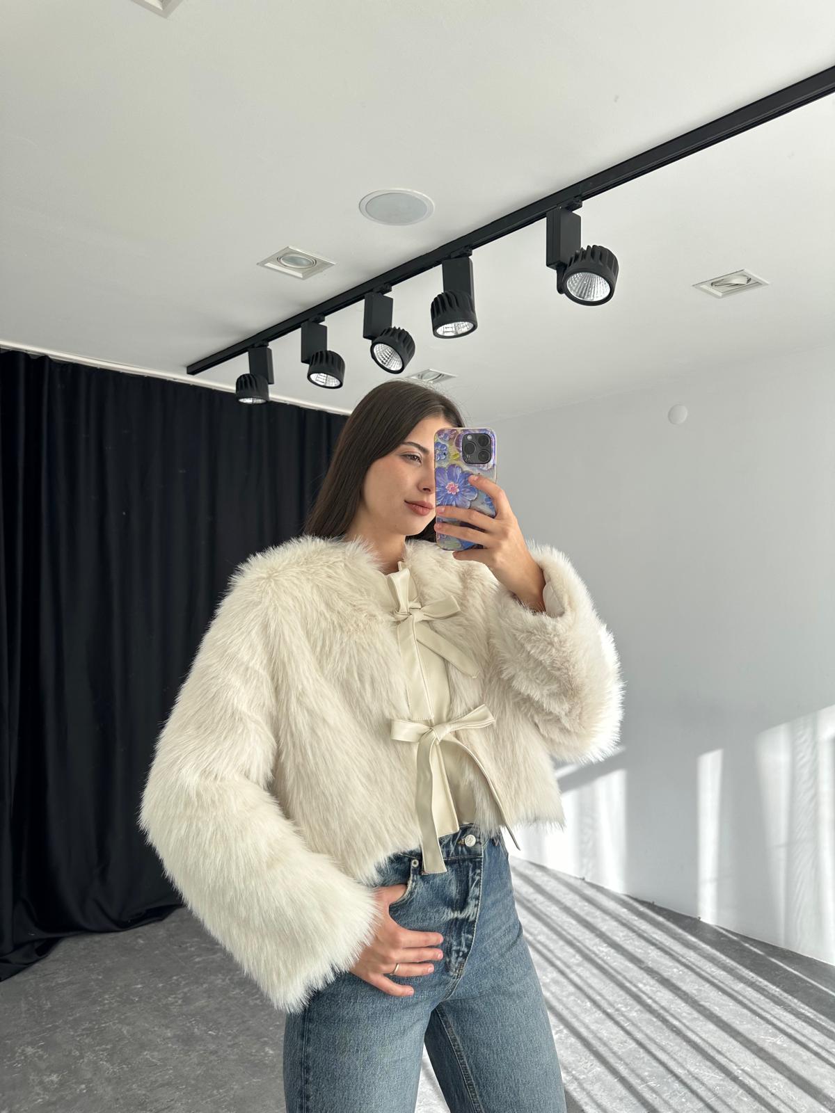 Kadın Krem Deri Fiyonk Detaylı Kürk - Görsel 6