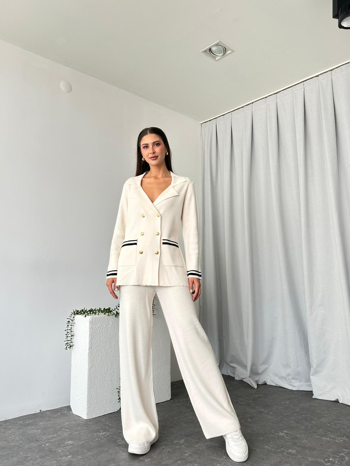 Düğmeli Krem Rengi Triko Takım - Görsel 3