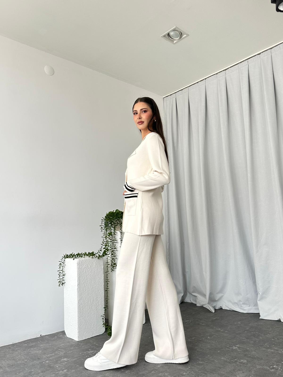 Düğmeli Krem Rengi Triko Takım - Görsel 4