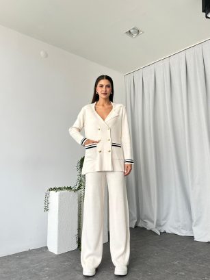 Düğmeli Krem Rengi Triko Takım