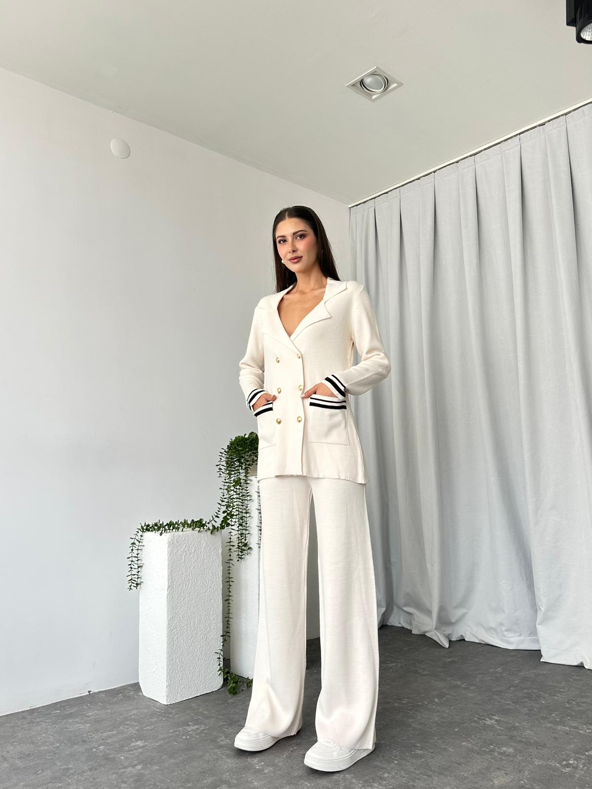 Düğmeli Krem Rengi Triko Takım - Görsel 6