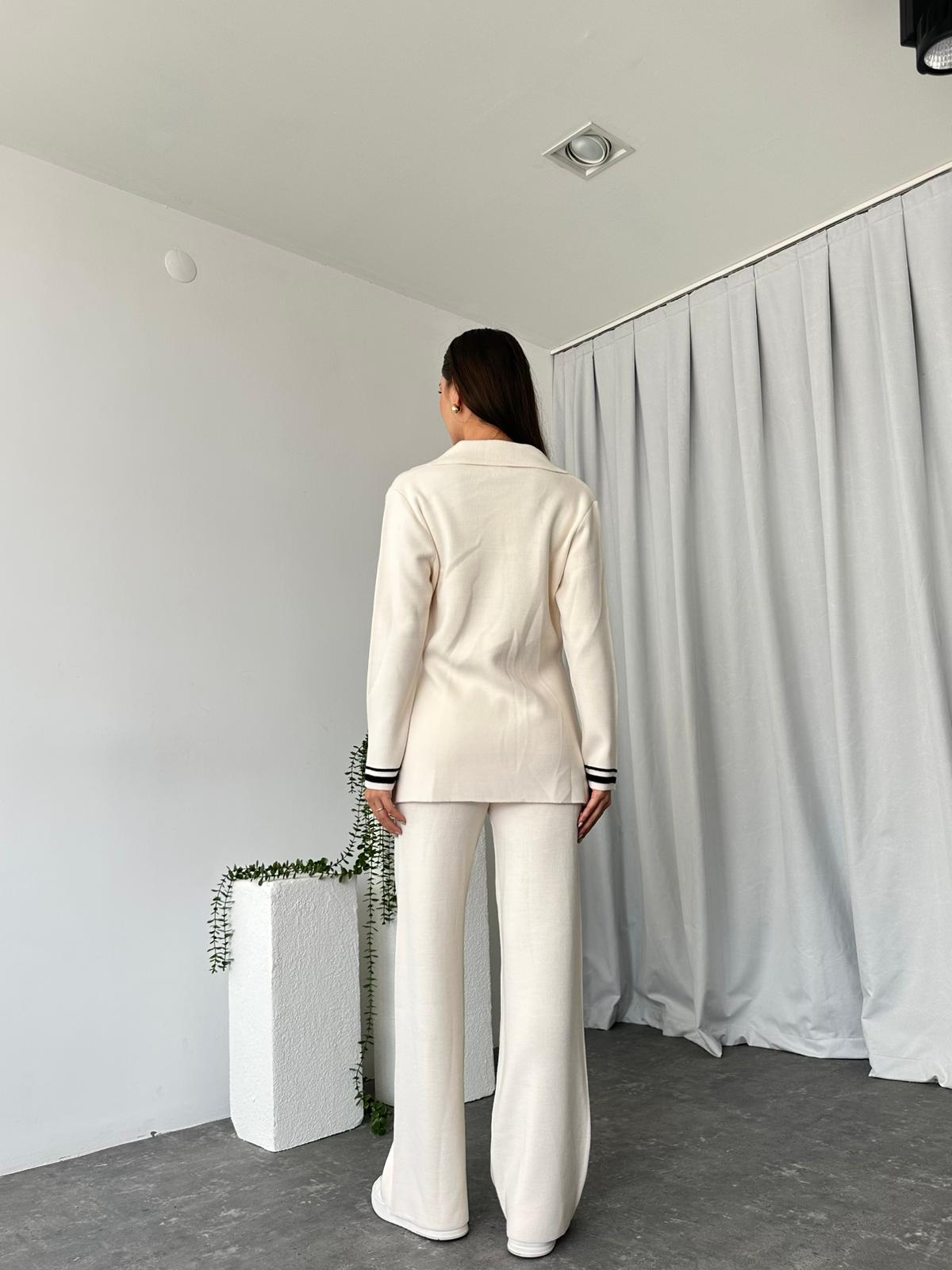 Düğmeli Krem Rengi Triko Takım - Görsel 9