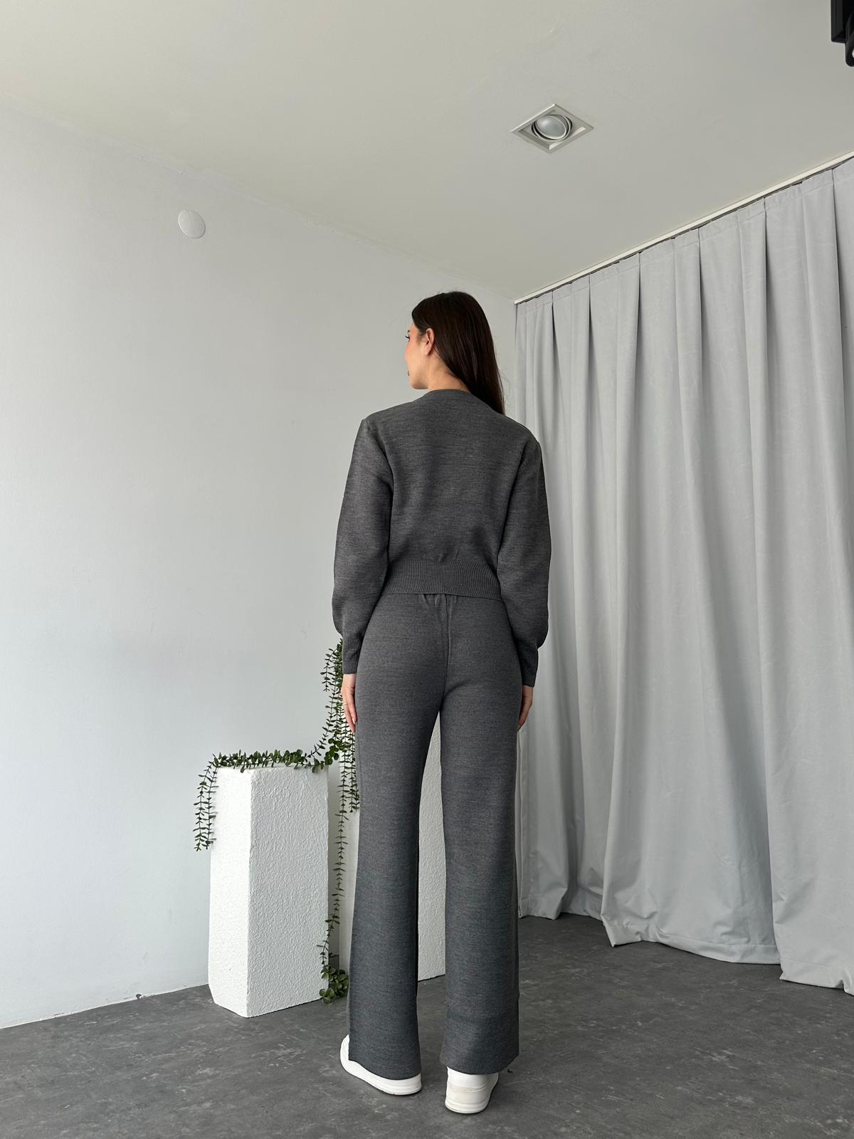 Kısa Yelekli Gri Triko Takım - Görsel 5