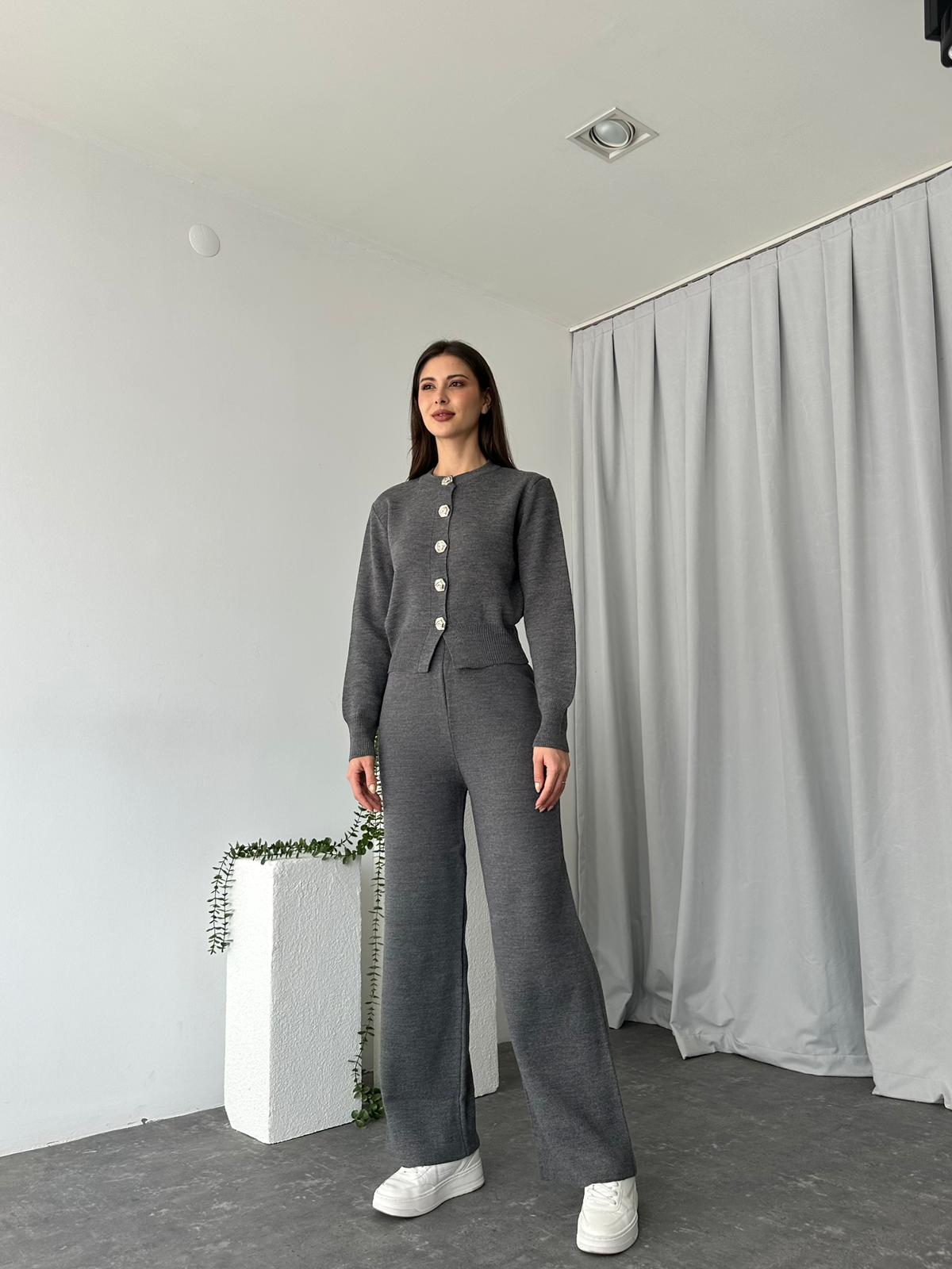 Kısa Yelekli Gri Triko Takım - Görsel 2