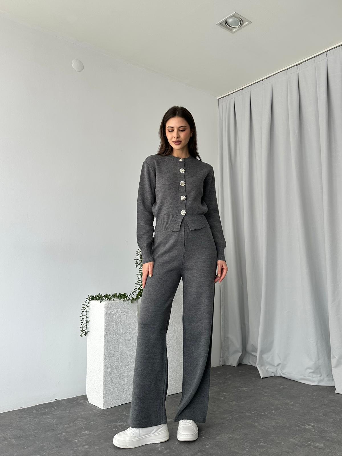 Kısa Yelekli Gri Triko Takım - Görsel 3