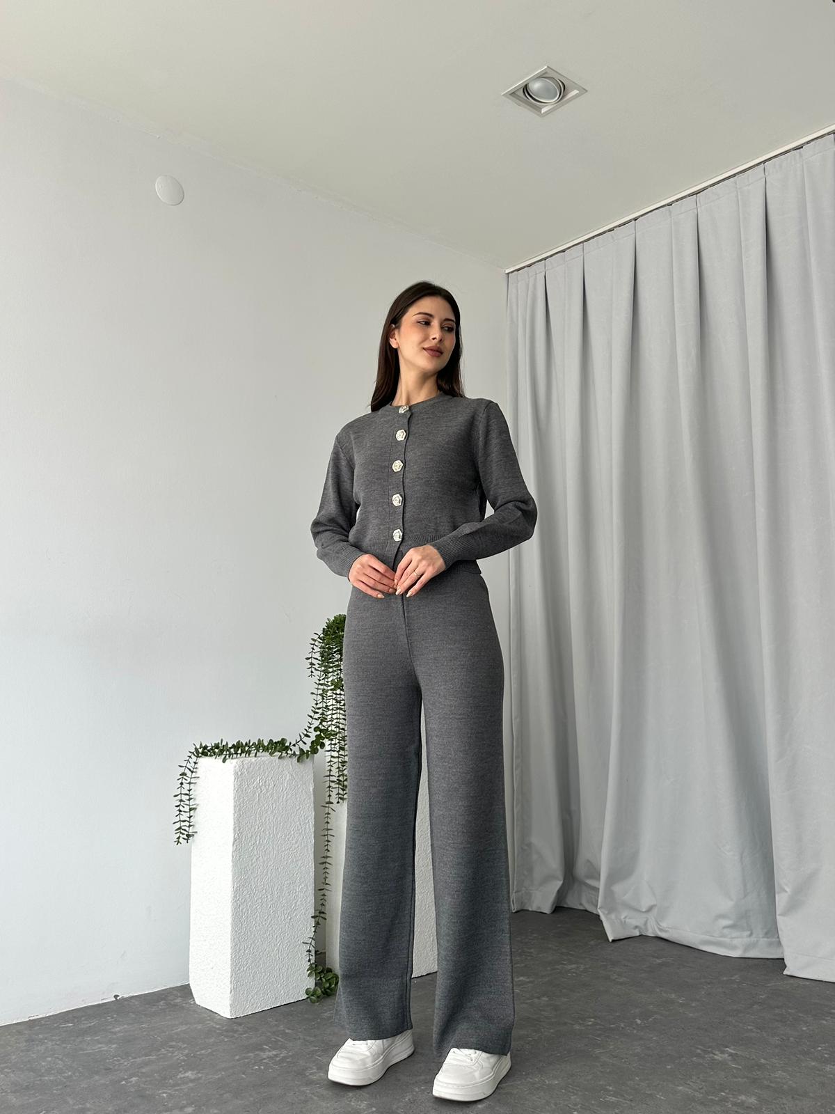 Kısa Yelekli Gri Triko Takım