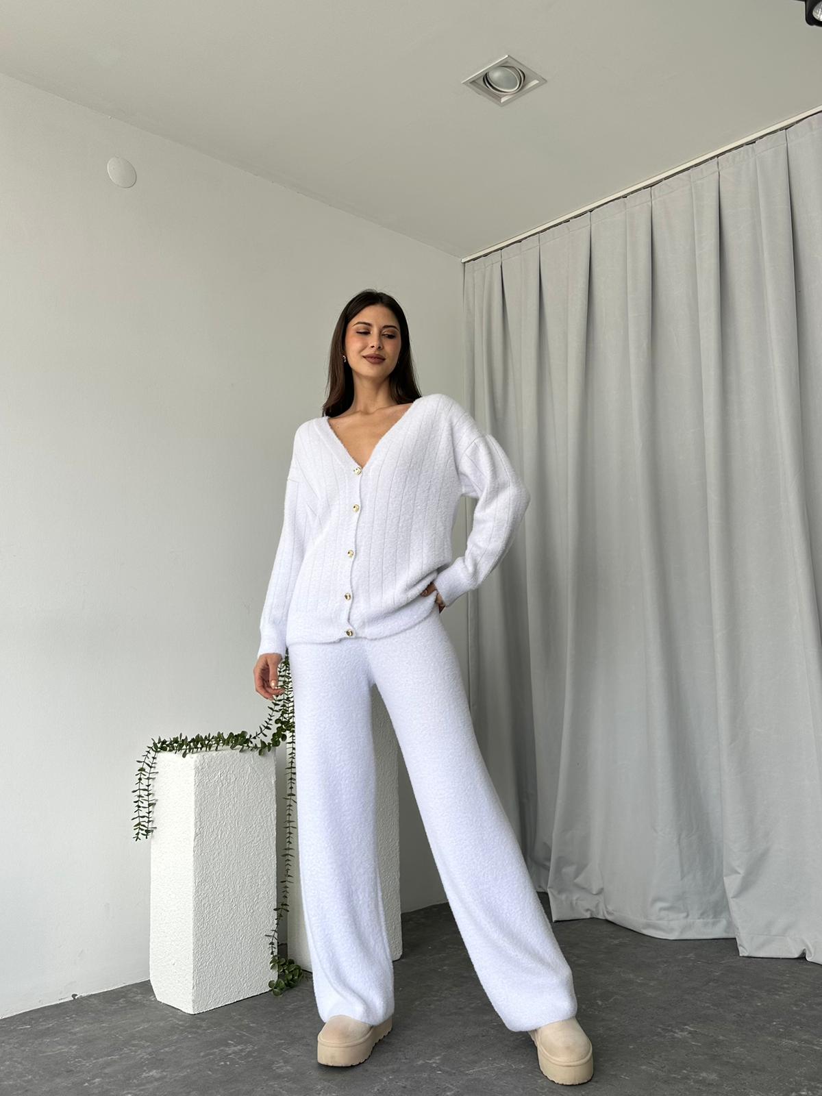 Yumuşacık Beyaz Triko Takım - Görsel 3