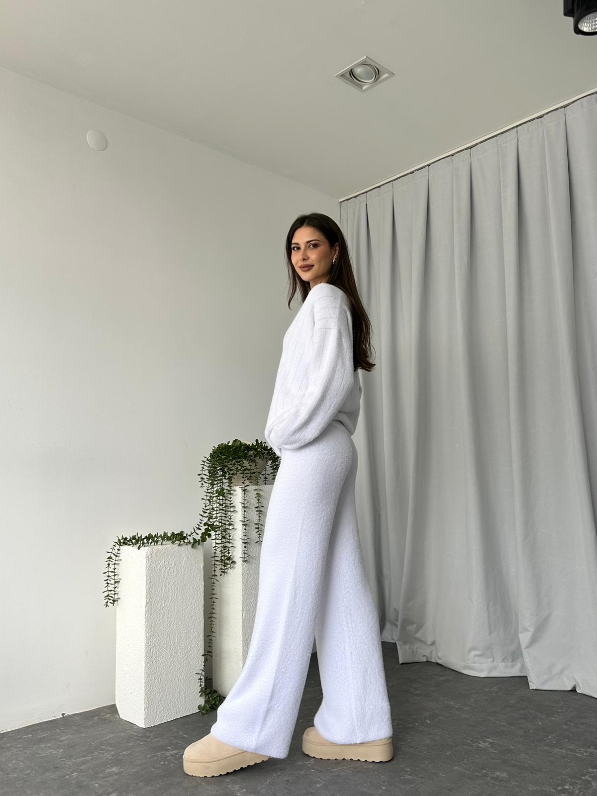 Yumuşacık Beyaz Triko Takım - Görsel 7