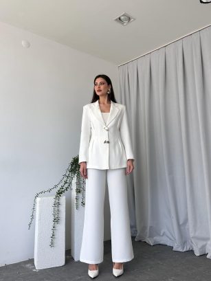 Kadın Düğme Detaylı Beyaz Ceket-Pantolon Takım