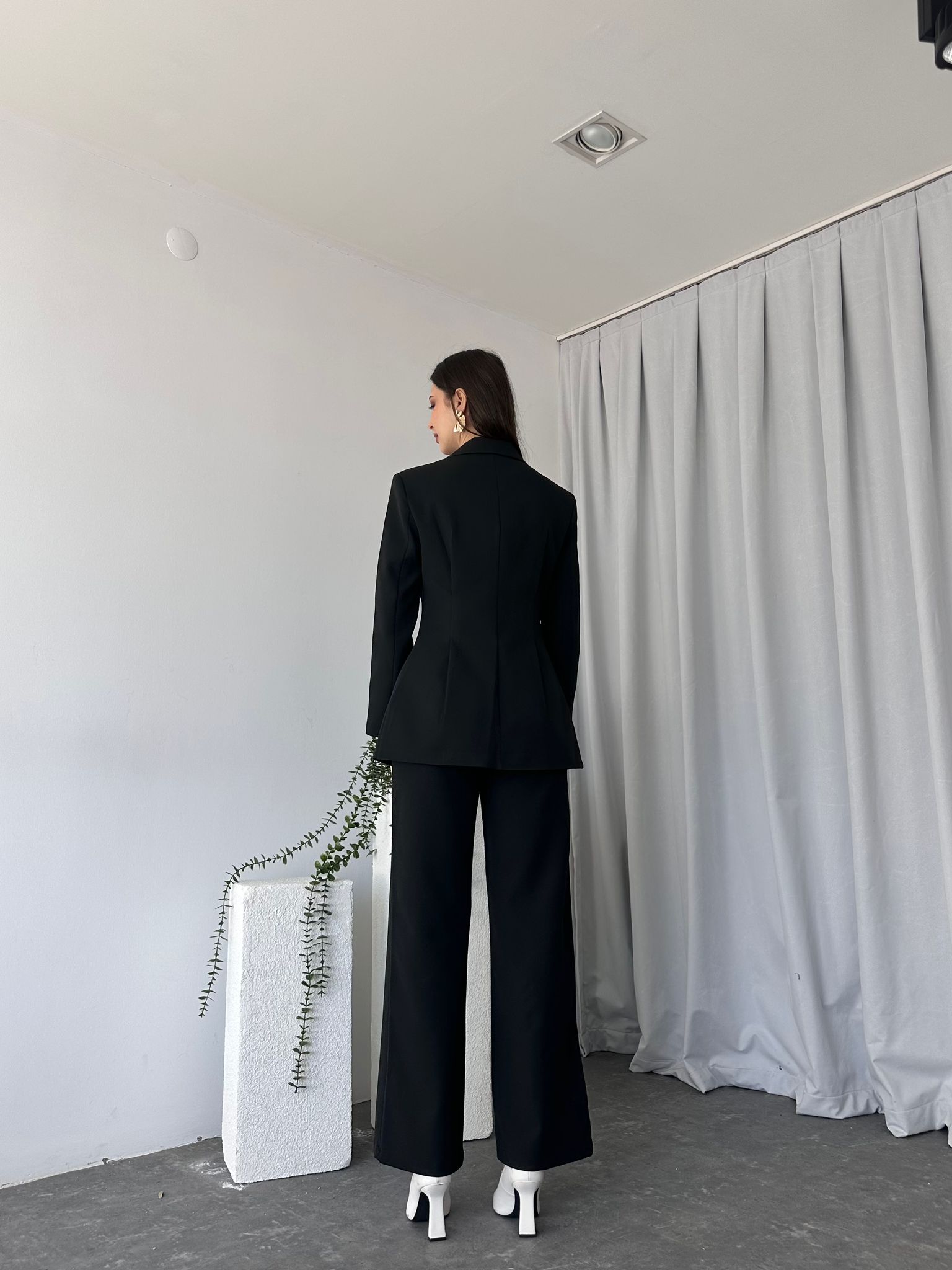 Kadın Düğme Detaylı Siyah Ceket-Pantolon Takım - Görsel 8