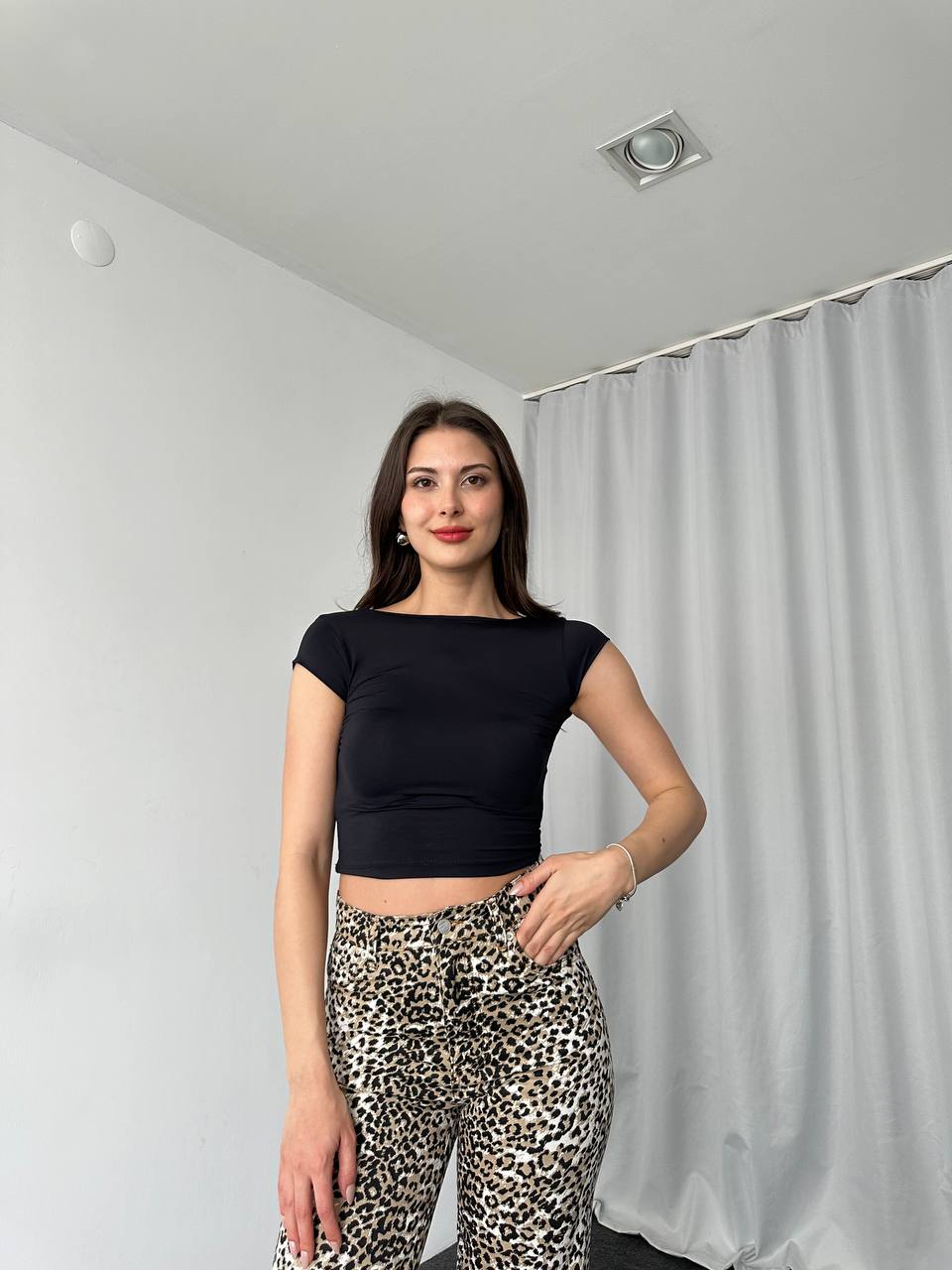 Sırt Dekolteli Basıc Crop (Siyah) - Görsel 3