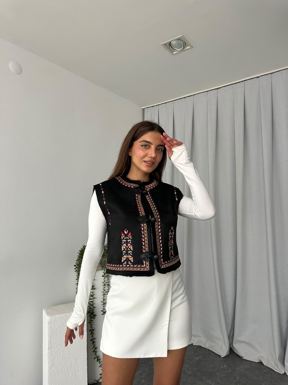 Kısa Siyah Yumuşacık Yelek - Görsel 5