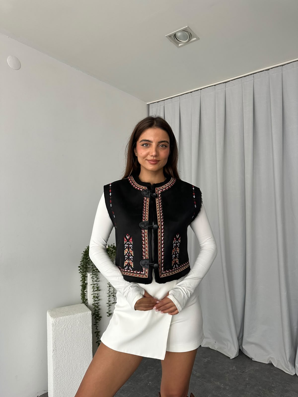 Kısa Siyah Yumuşacık Yelek - Görsel 7