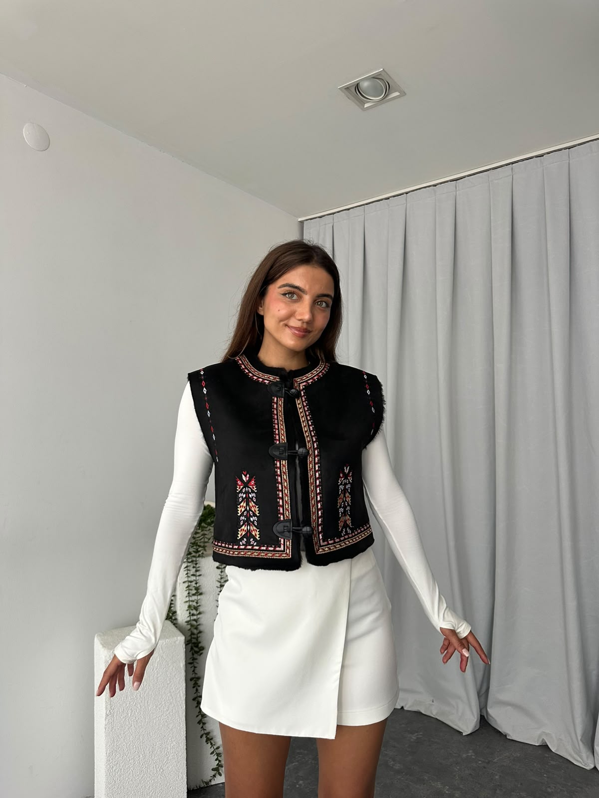 Kısa Siyah Yumuşacık Yelek - Görsel 9